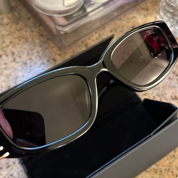 Dezi Cuffed Sunglasses - Picture 10 of 10